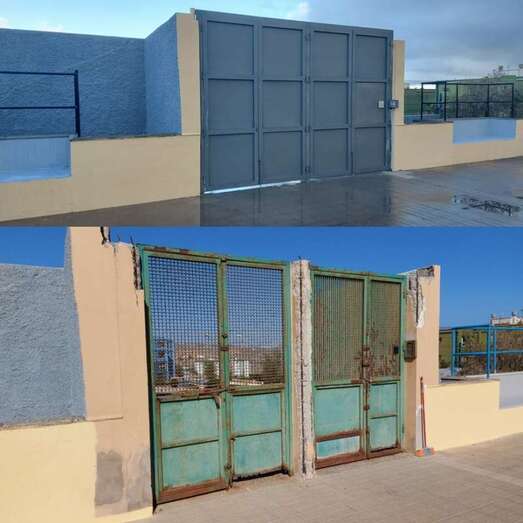 Una de las puertas que ha sido renovada por completo/TA.